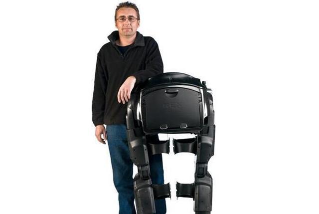 送給年邁老人最好的助行設備！新西蘭公司打造出REX下肢外骨骼