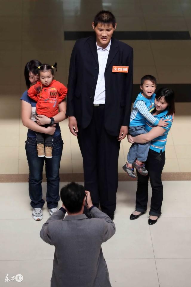 中國第一巨人趙亮，自然生長身高達到2.46米